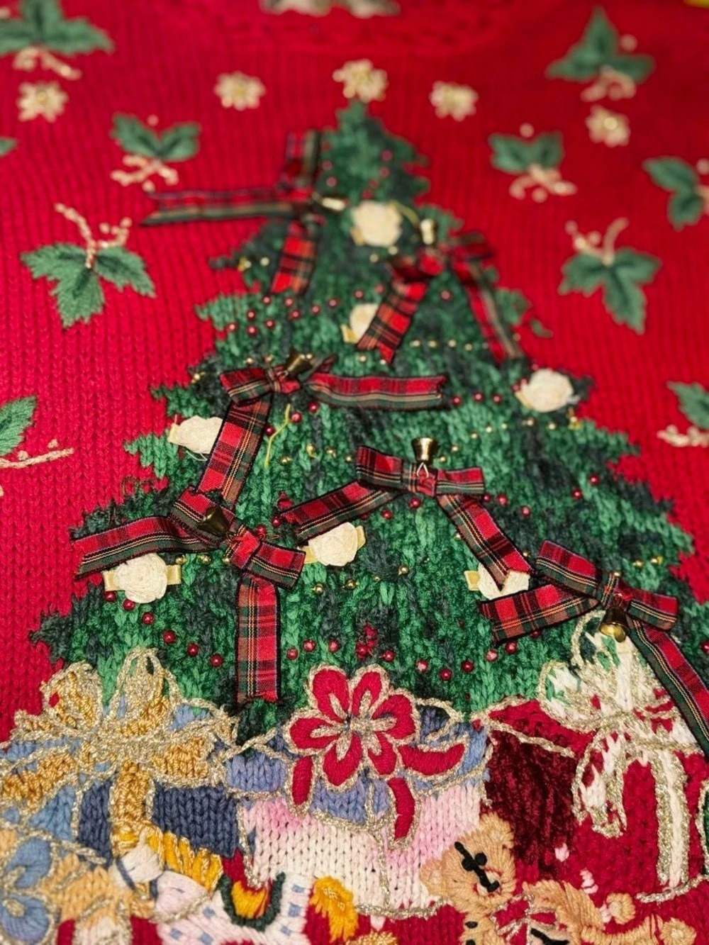 Tiara International Christmas Tree and Presents Sweater Holiday Sweater Size S